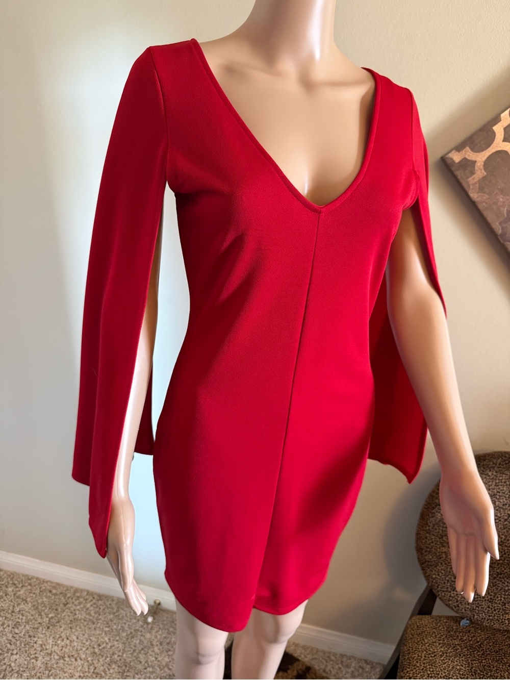 Elegant Red V-Neck Mini Dress with Split Sleeves